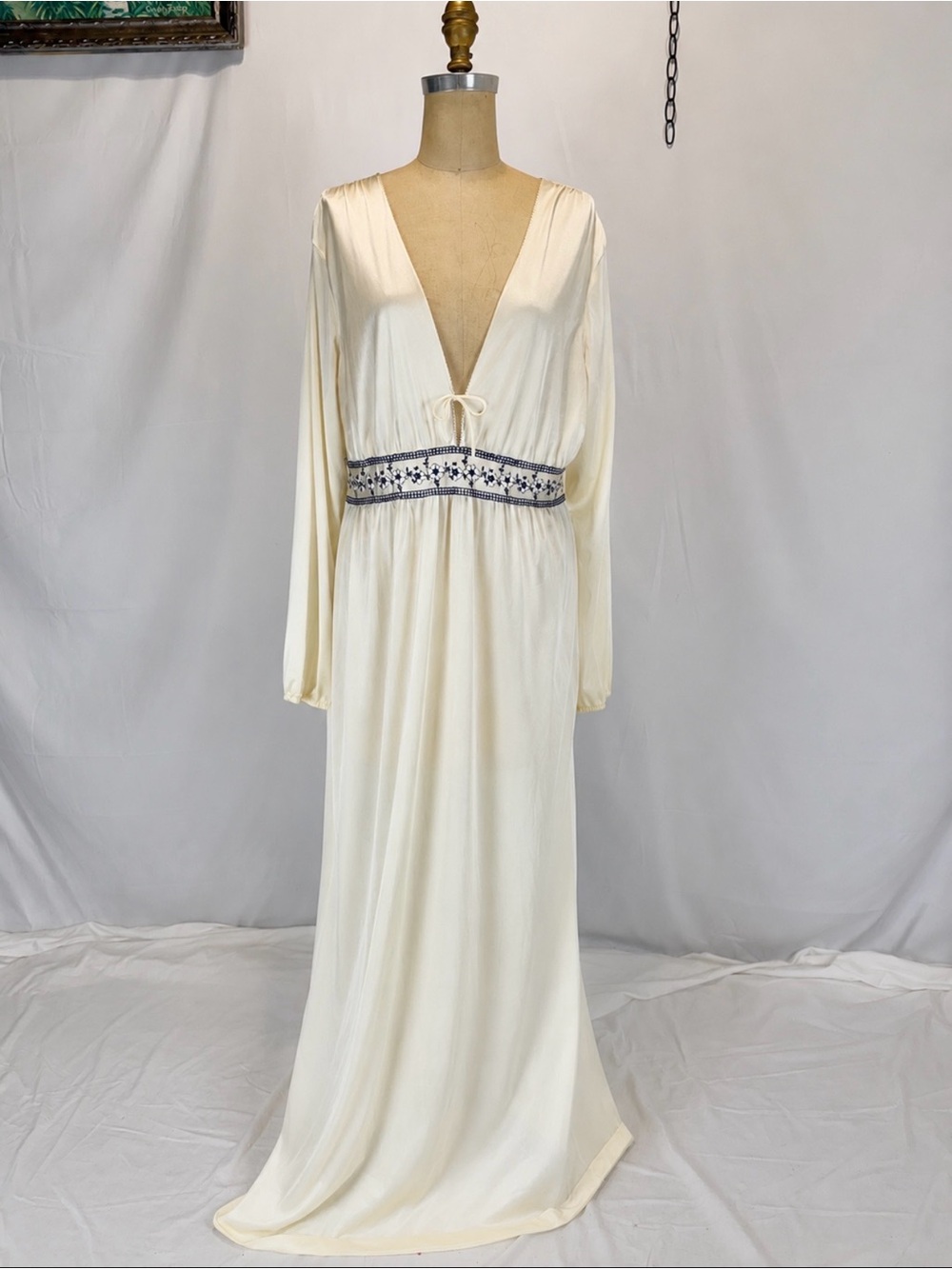 VINTAGE 70s 80s long sleeve maxi nightgown slip dress deep v neck embroidery - Picture 3 of 13